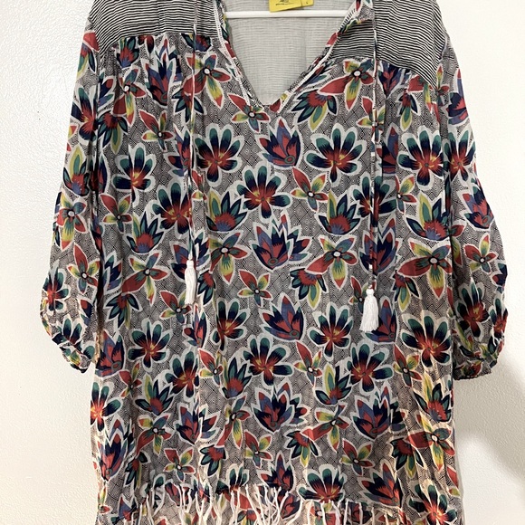 Light beach cover up - Picture 1 of 2